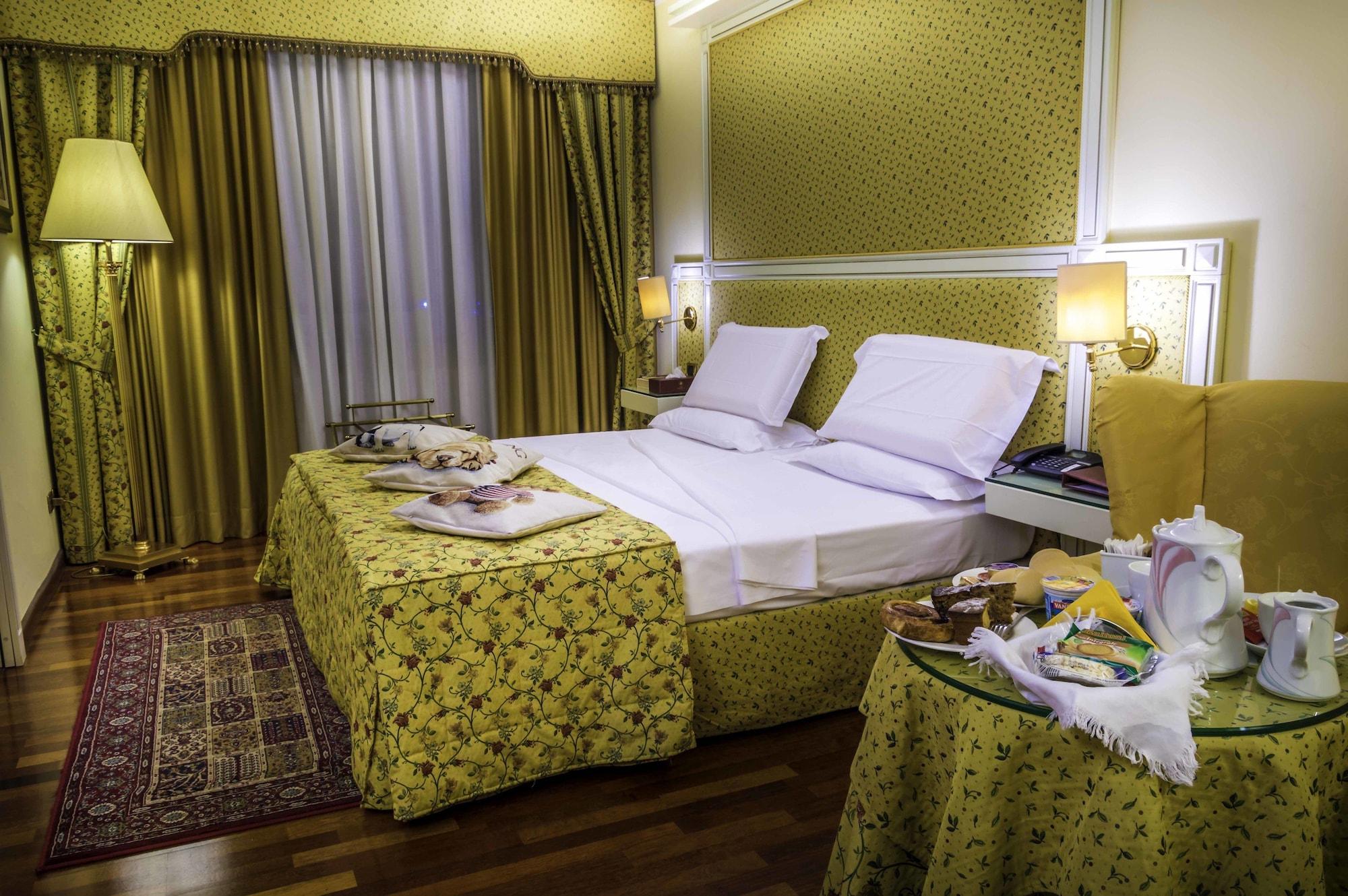 Hotel La Bussola Новара Экстерьер фото