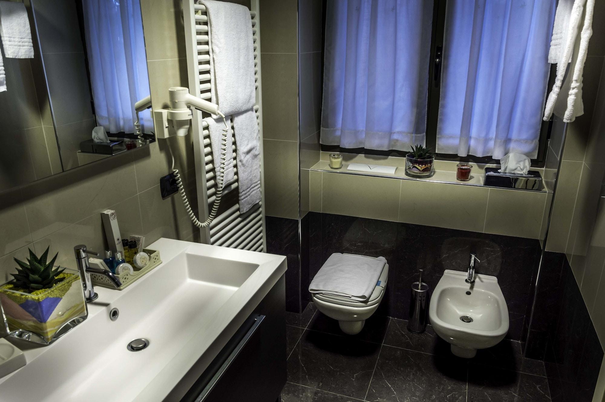 Hotel La Bussola Новара Экстерьер фото