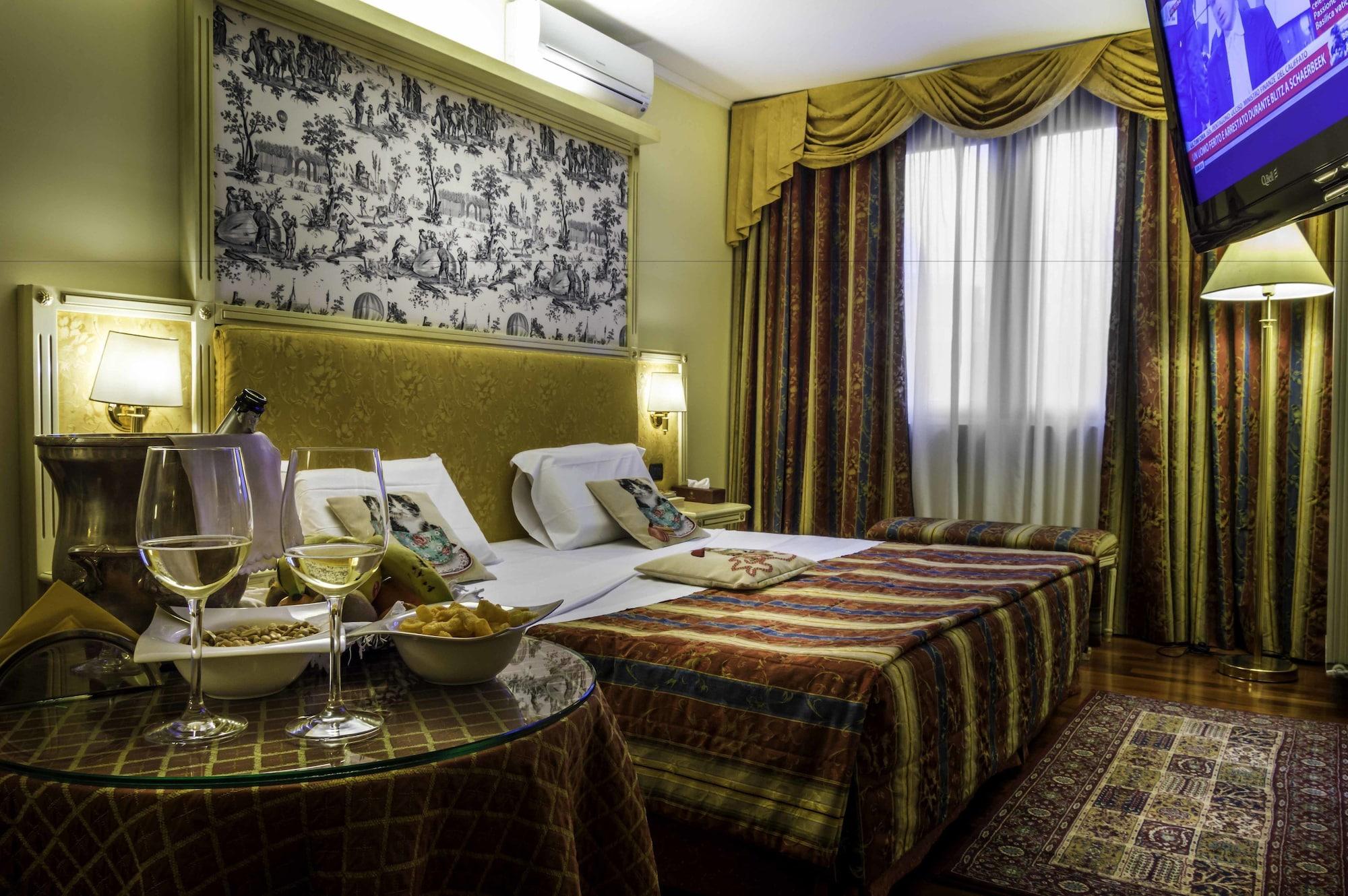 Hotel La Bussola Новара Экстерьер фото