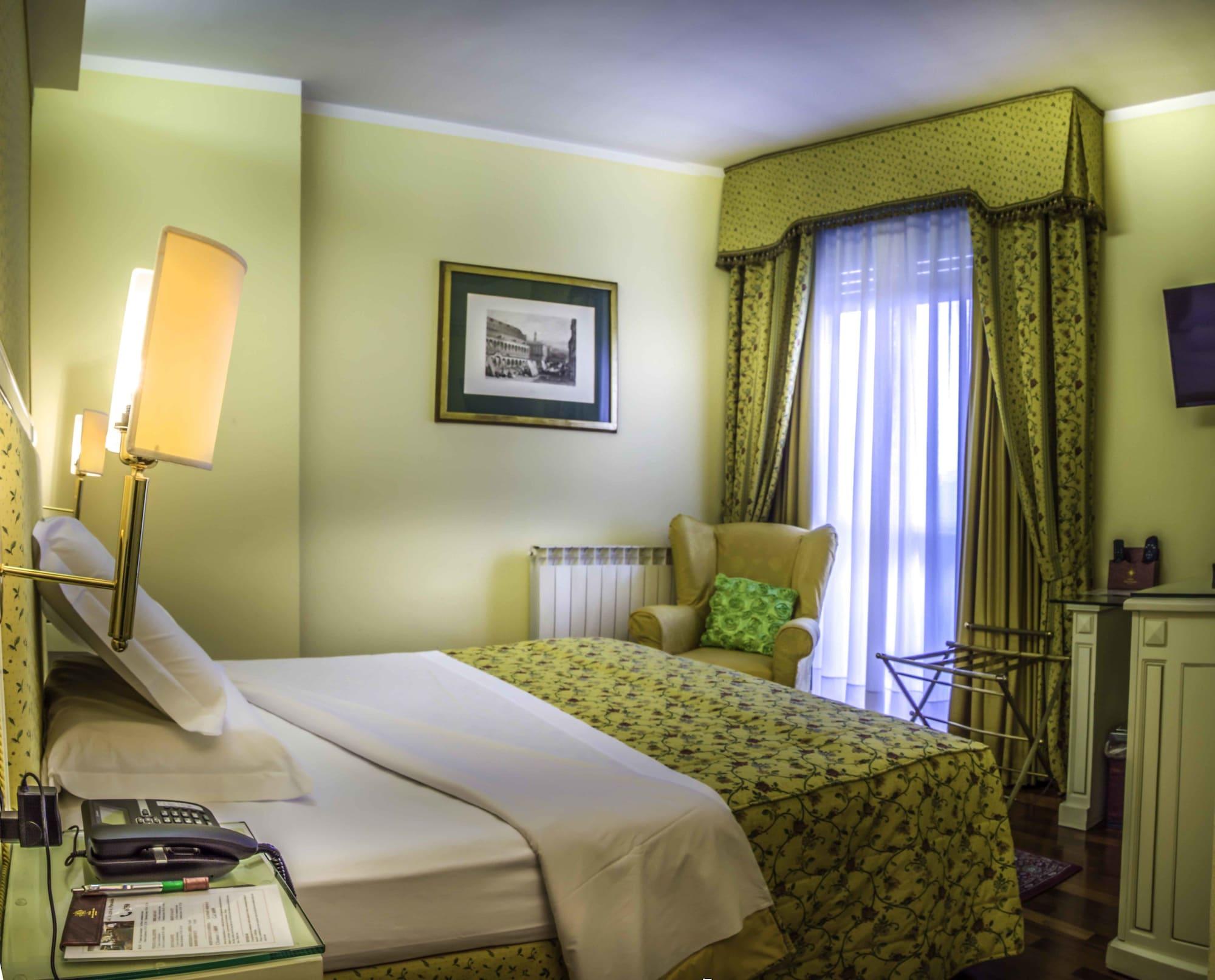 Hotel La Bussola Новара Экстерьер фото
