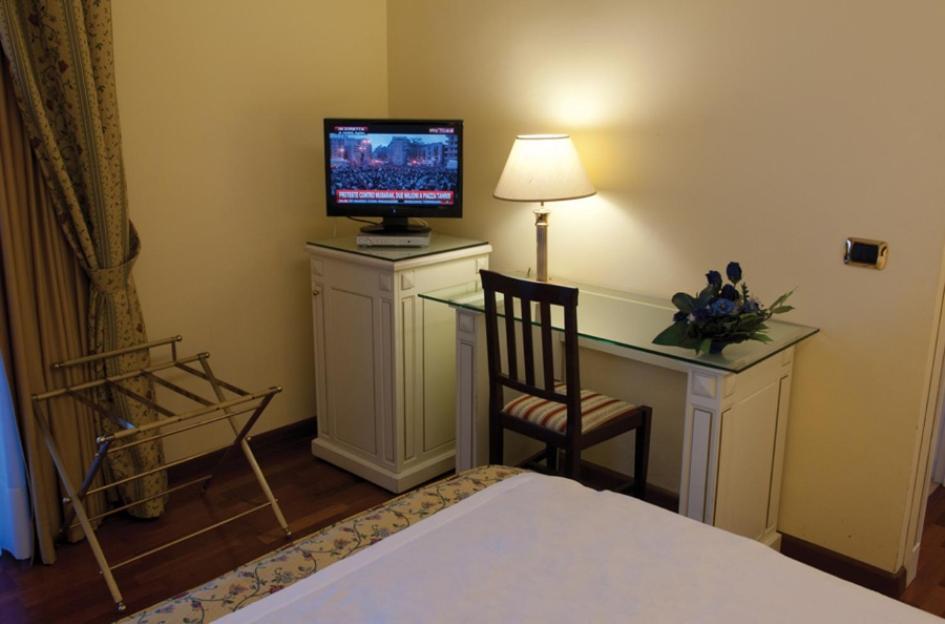 Hotel La Bussola Новара Экстерьер фото