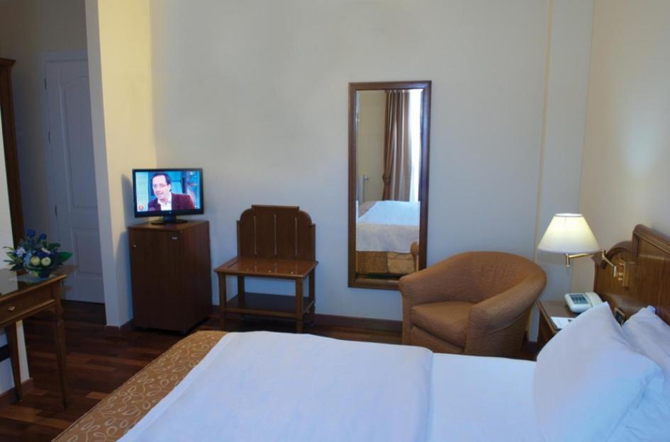 Hotel La Bussola Новара Экстерьер фото