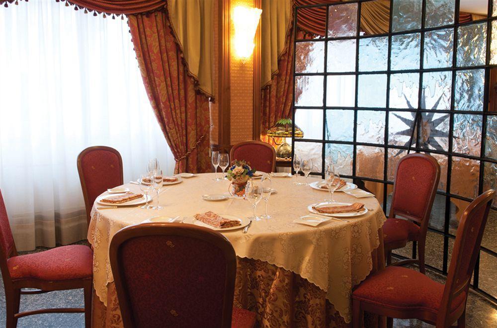 Hotel La Bussola Новара Экстерьер фото