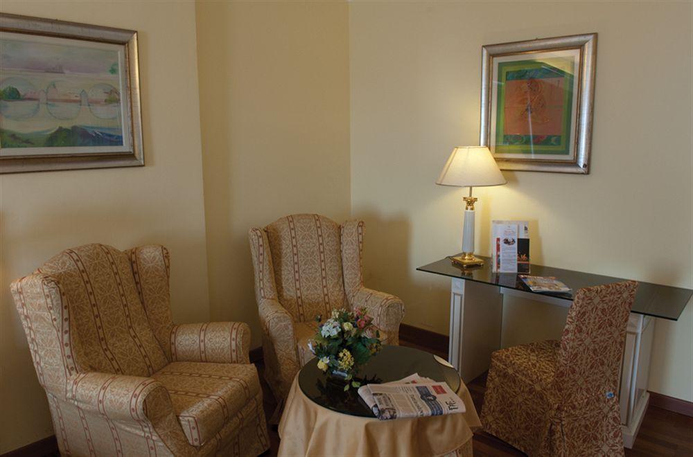 Hotel La Bussola Новара Экстерьер фото