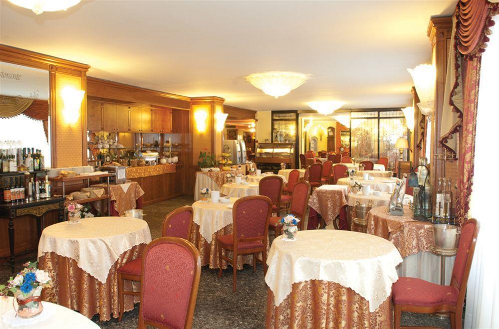 Hotel La Bussola Новара Экстерьер фото