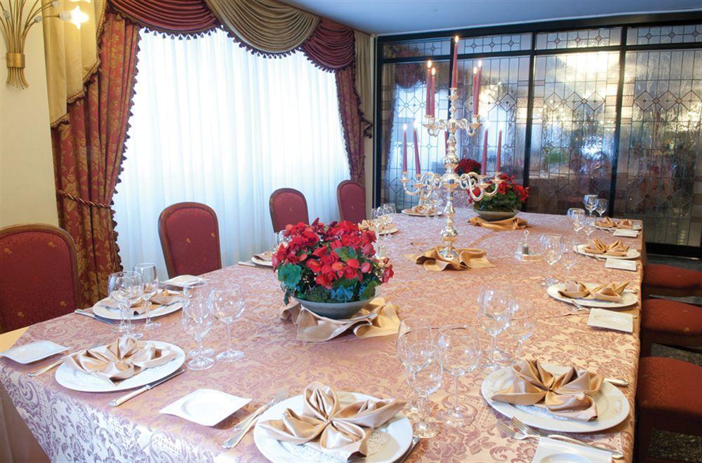 Hotel La Bussola Новара Экстерьер фото